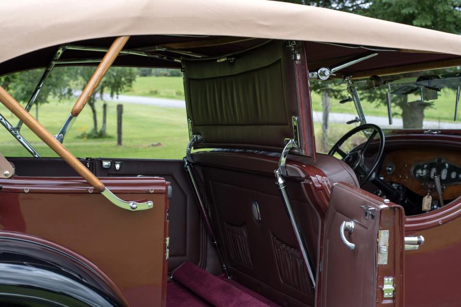 Интерьер Stutz Model M 4-Passenger Speedster by LeBaron 1929 года  (фото 10 из 40)
